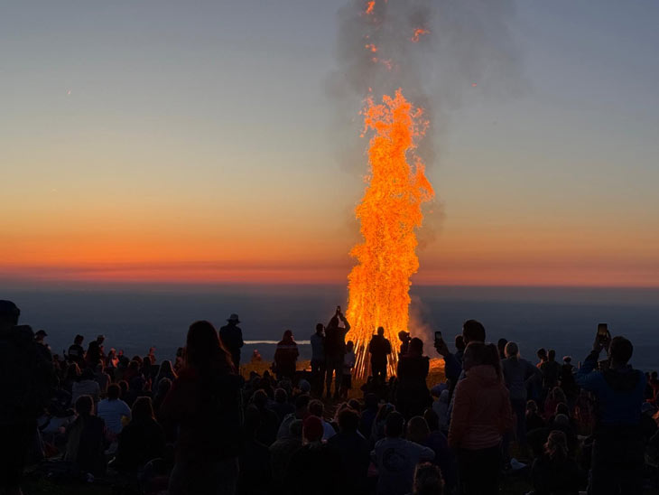 Sonnwendfeuer an der Kampenwand (©Foto: Klaus Ikenmeyer)